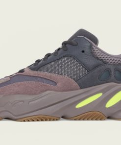 Yeezy Boost 700 OG "Mauve" Sneaker