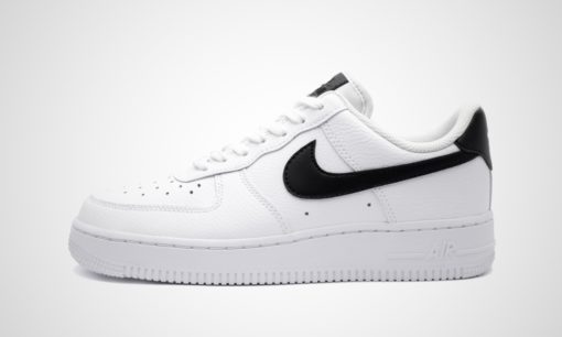 WMNS Air Force 1 07 (weiß / schwarz) Sneaker