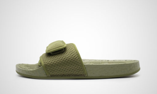 x Pharrell Williams Boost Slide (olive)