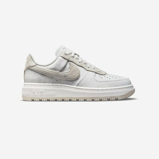 Nike Air Force 1 Luxe